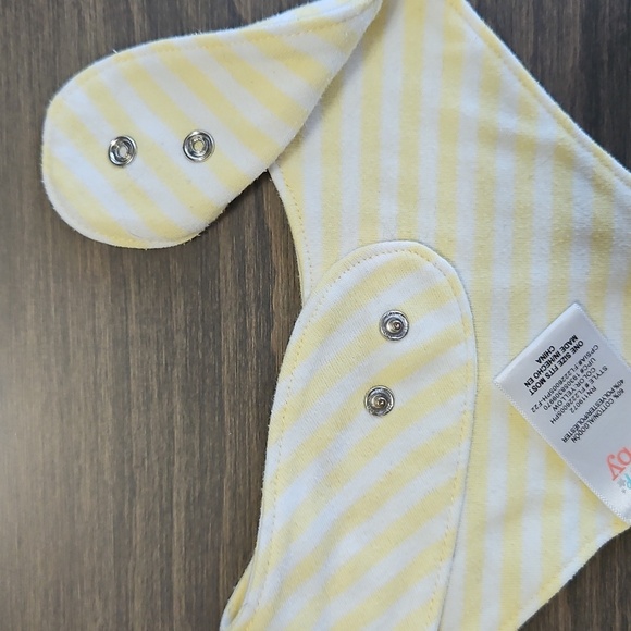 Disney Baby Winnie the Pooh Apron Bib Set (3 pcs) - Picture 5 of 8